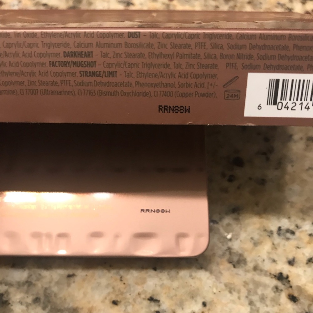 💞New!! Urban Decay Naked 3 Palette NEW!! 💞 - Picture 4 of 6